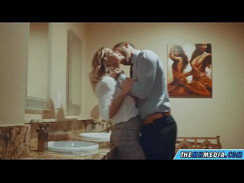 ❤️ когда грудастая блондинка соблазняет тебя в общественном туалете ❤❌ Супер секс на нашем сайте sexuria-net.ru ❌️
